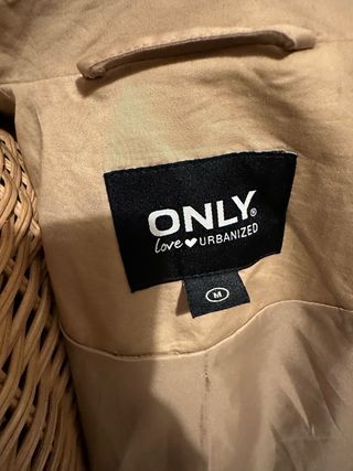 Cappotto beige con fodera a quadri