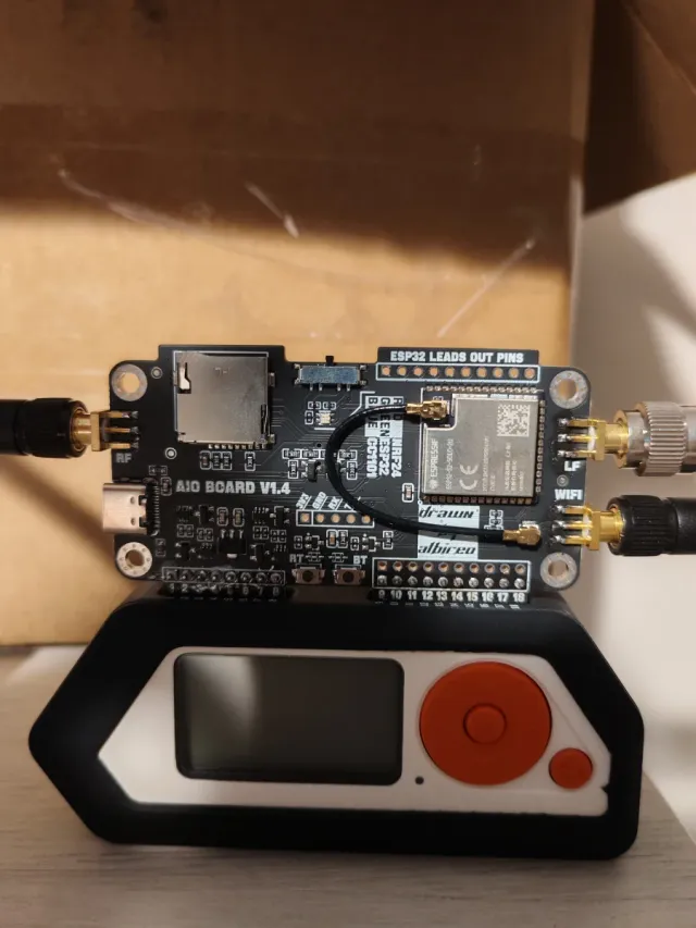 Scheda AIO V1.4 ESP32 NRF24 WiFi e flipper zero