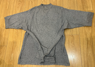 Jersey gris con aberturas laterales