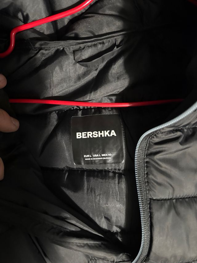 Abrigo Bershka negro