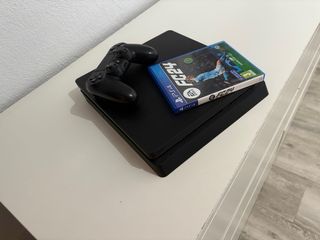 PS4 (PlayStation 4) Negra + FC 24