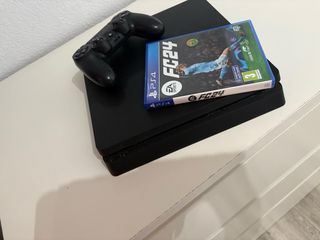 PS4 (PlayStation 4) Negra + FC 24