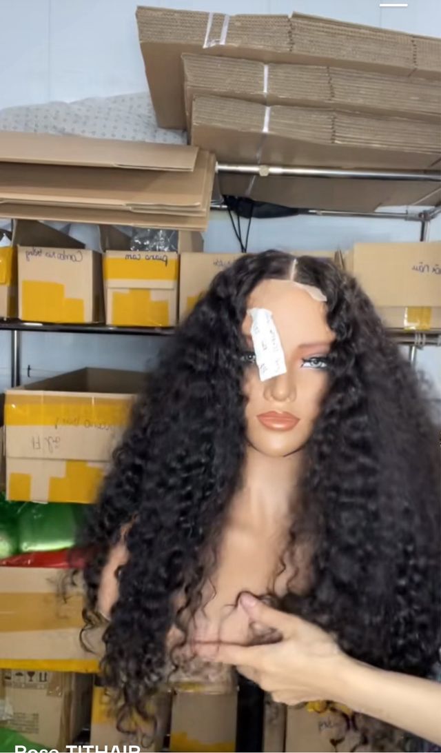 Peluca rizada larga negra