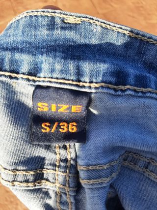 Pantalones cortos vaqueros con adorno