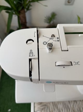 Máquina de coser Klindo blanca