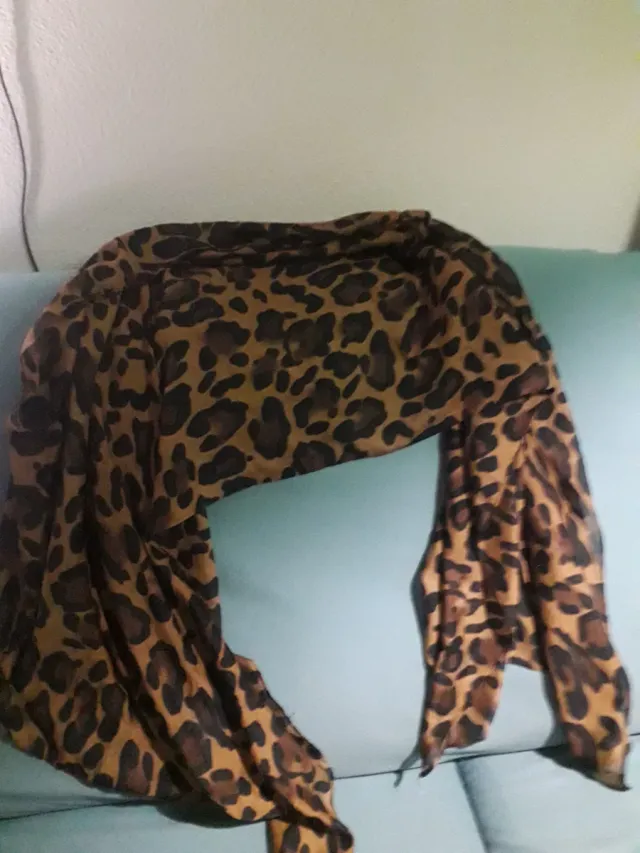 Pañuelo animal print marrón