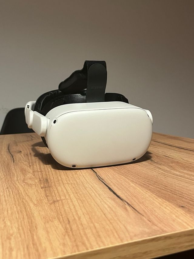 Meta Quest 2 VR Headset e Controles