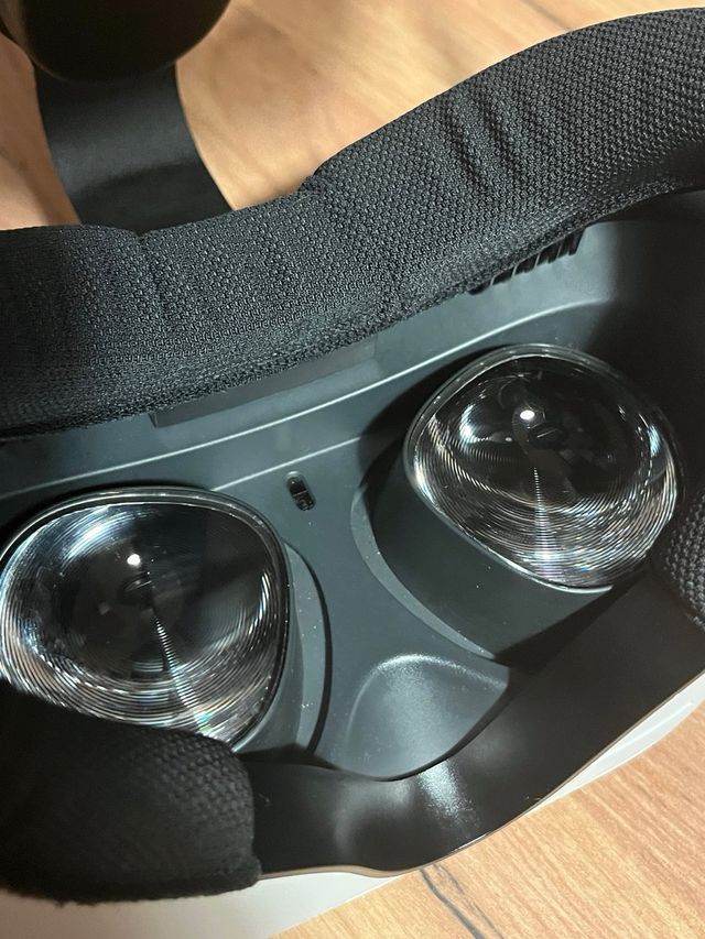 Meta Quest 2 VR Headset e Controles