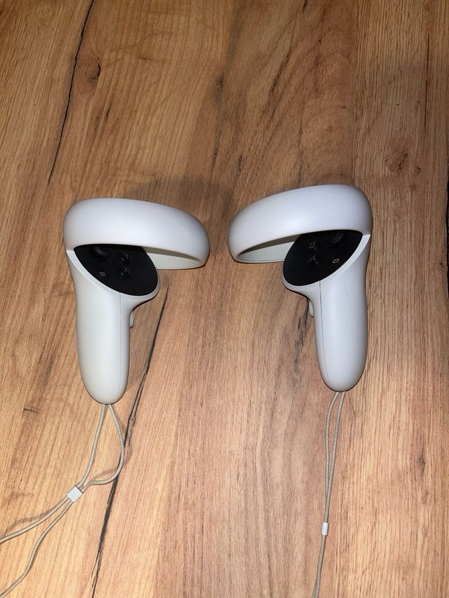 Meta Quest 2 VR Headset e Controles