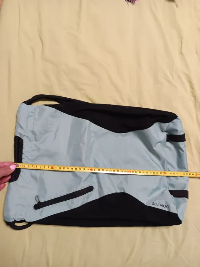 Mochila azul y negra