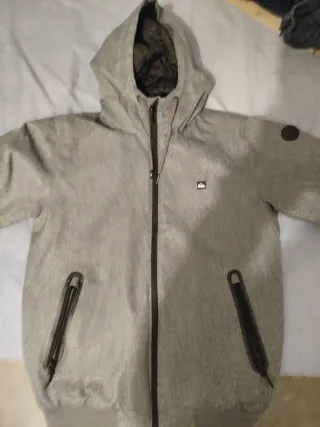 Chaqueta Quiksilver Gris con Capucha
