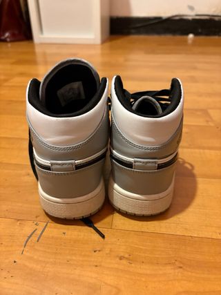 Jordan Tenis Gris y Blanco