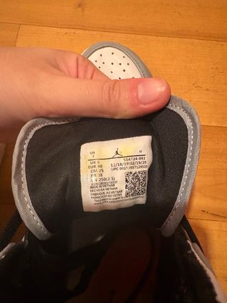 Jordan Tenis Gris y Blanco