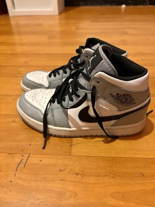 Jordan Tenis Gris y Blanco