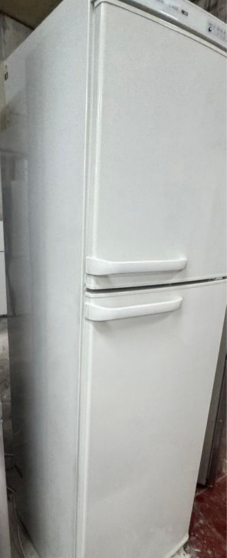 NEVERA DE DOS PURTAS MARCA BOSCH EN BLANCO
