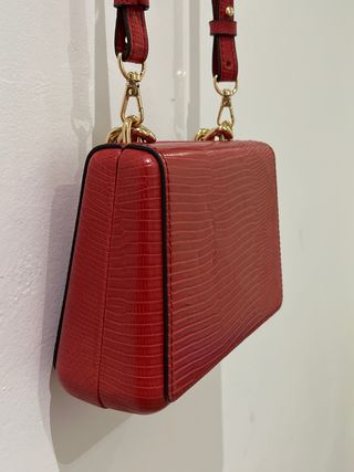 Bolso rojo Mango con cadena dorada