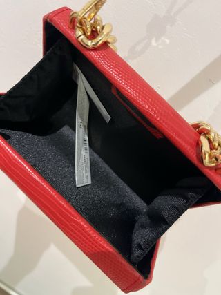 Bolso rojo Mango con cadena dorada