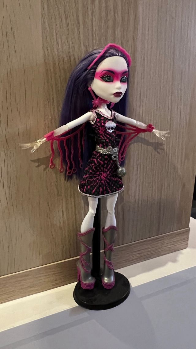 Monster High Spectra Vondergeist Power Ghouls