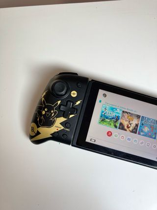 Joy-con Nintendo switch Hori Split Pad Pro Pikachu