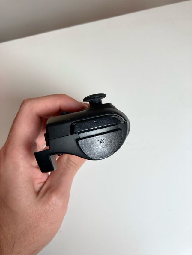 Joy-con Nintendo switch Hori Split Pad Pro Pikachu