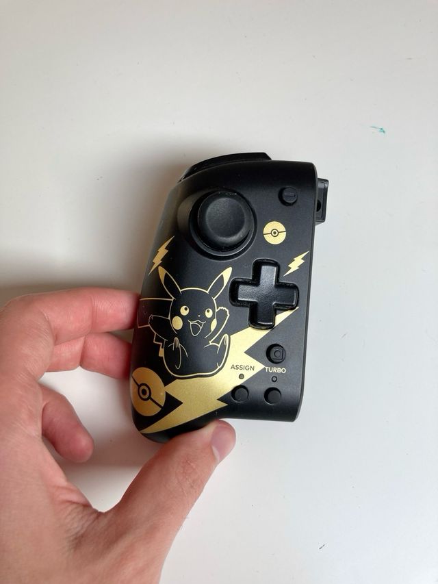 Joy-con Nintendo switch Hori Split Pad Pro Pikachu