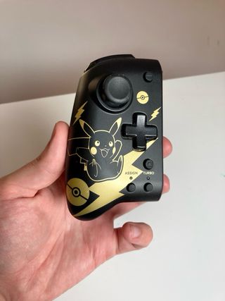 Joy-con Nintendo switch Hori Split Pad Pro Pikachu