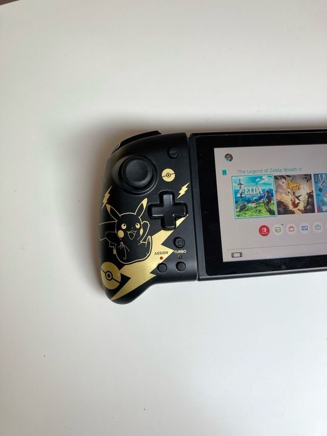 Joy-con Nintendo switch Hori Split Pad Pro Pikachu