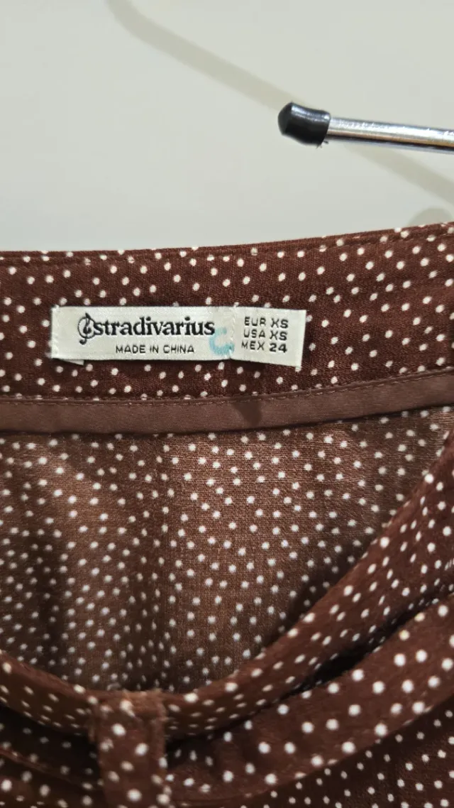 Falda corta marrón lunares blancos