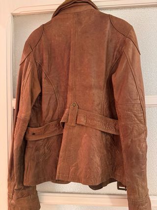 Cazadora de cuero marrón