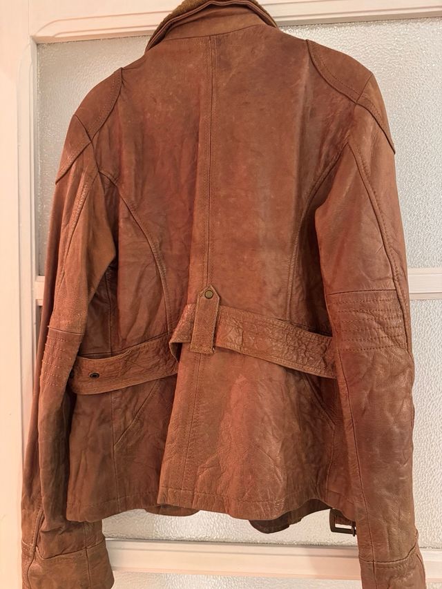 Cazadora de cuero marrón