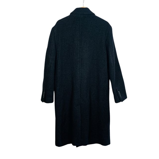 Abrigo de hombre de la marca Zara.