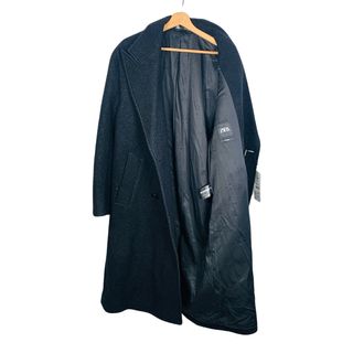 Abrigo de hombre de la marca Zara.