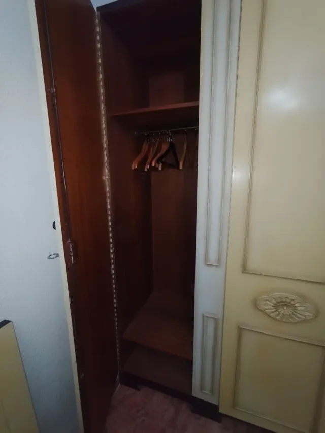 Armario ropero vintage madera beige y marrón