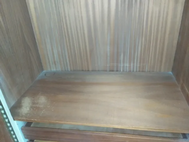 Armario ropero vintage madera beige y marrón