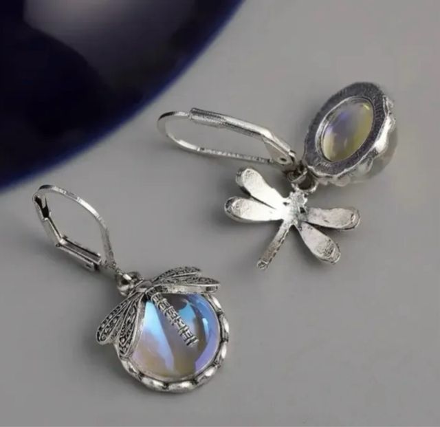 Pendientes libélula con piedra iridiscente