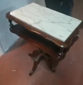 MESA AUXILIAR DE MADERA Y MARMOL