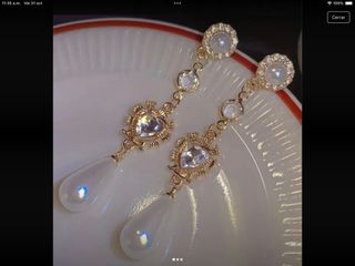 Pendientes largos dorados con perlas