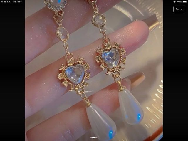 Pendientes largos dorados con perlas