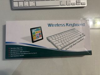 Teclado Inalámbrico Mayús Plata y Blanco