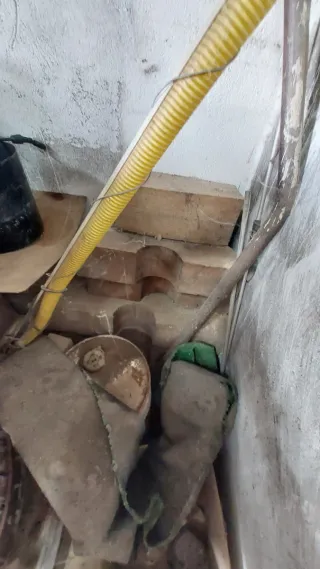 Prensa de vino antigua de madera