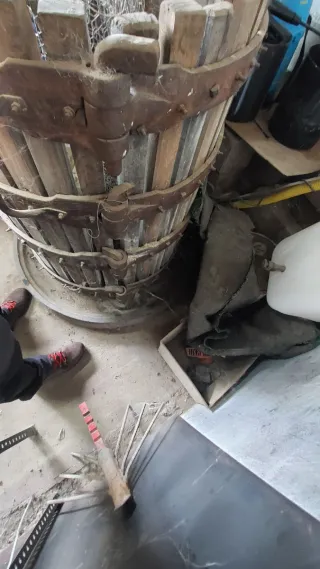 Prensa de vino antigua de madera