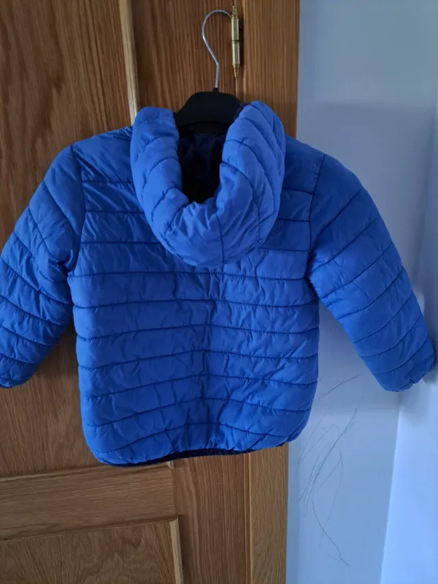 Cazadora Zara azul con capucha