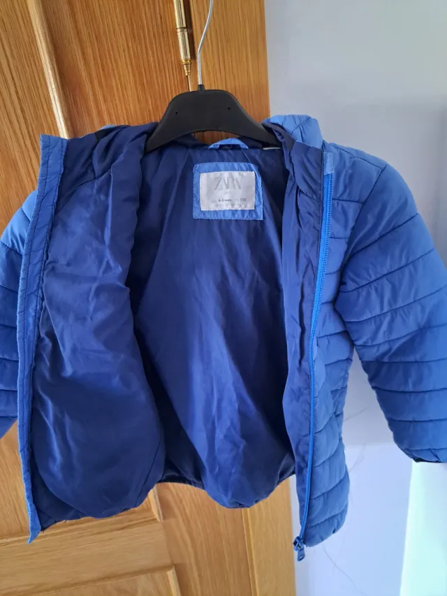 Cazadora Zara azul con capucha