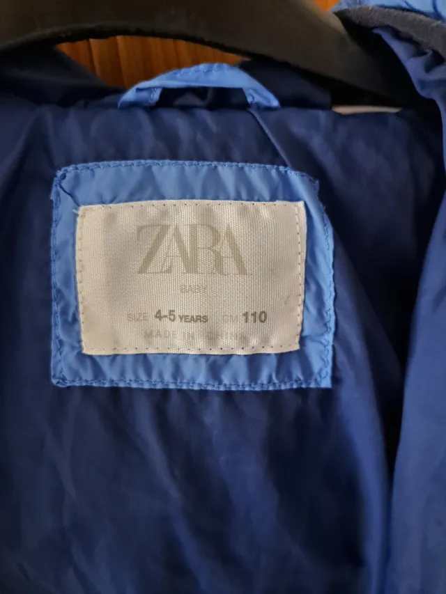 Cazadora Zara azul con capucha