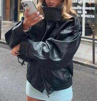 Cazadora Zara efecto piel negra