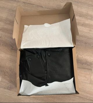 Cazadora Zara efecto piel negra