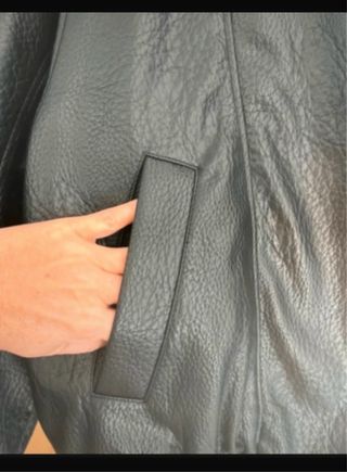 Cazadora Zara efecto piel negra