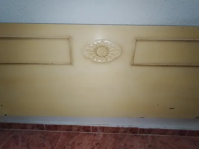 Cabecero de madera antiguo