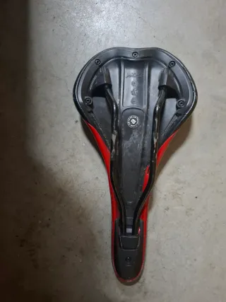 Sillín Merida bicicleta Negro/Rojo