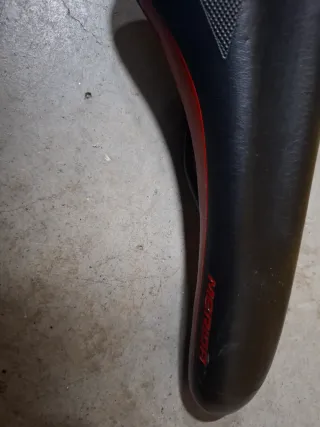 Sillín Merida bicicleta Negro/Rojo